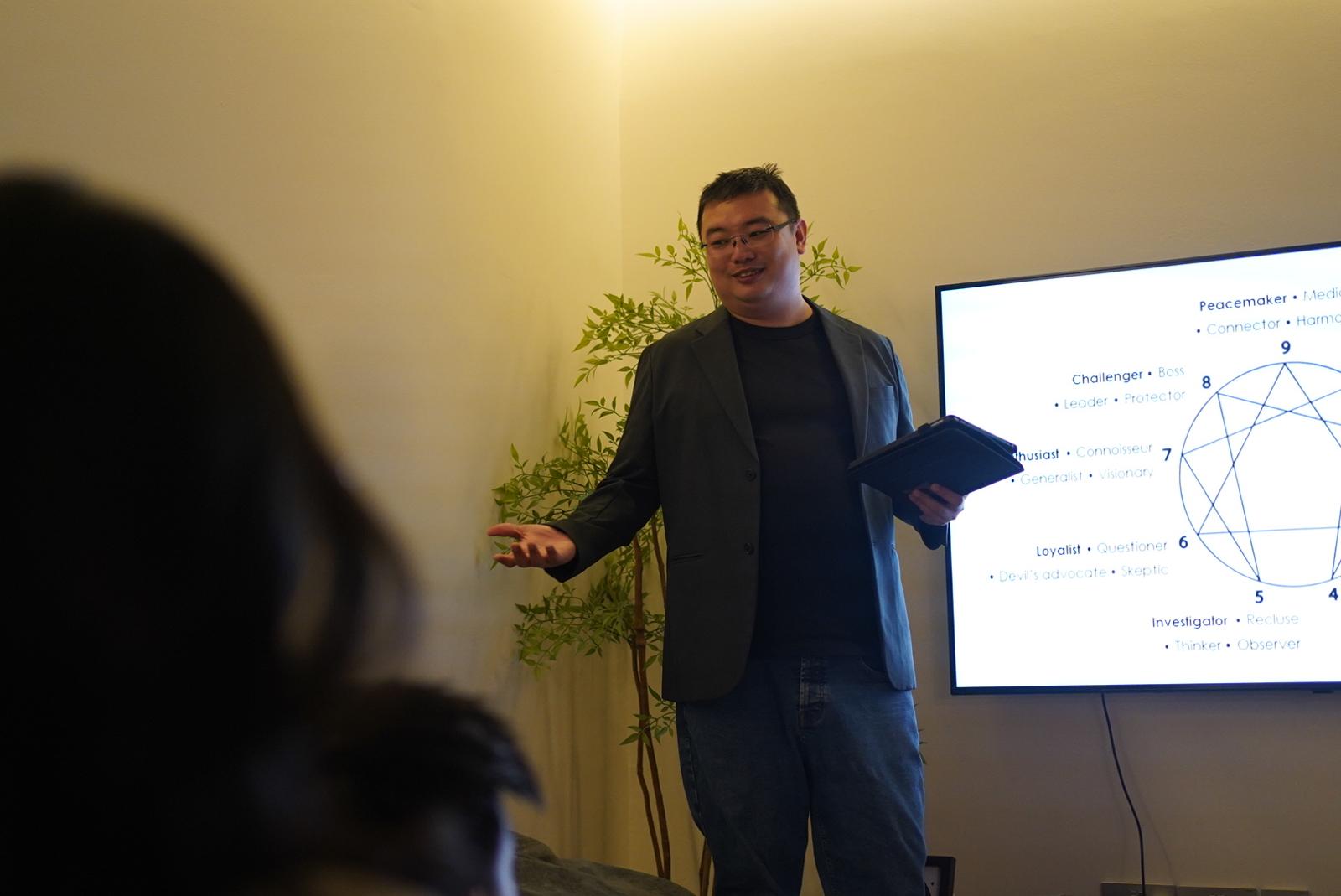 A session in progress in front of the Enneagram diagram